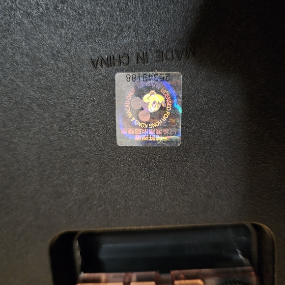 Disney Winnie the Pooh Yellow and Green Character Wall Clock - Picture 4 of 4